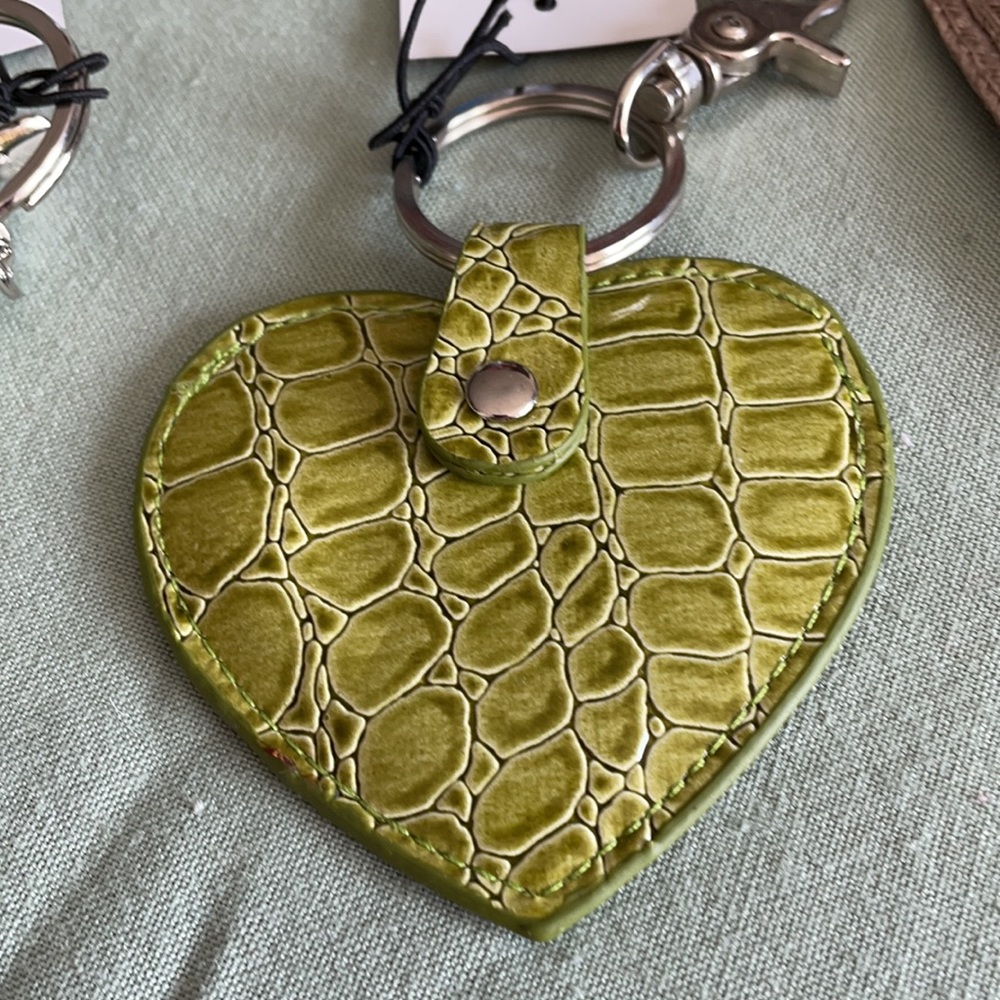 NEW CARD CASE + KEY RING HEART SHAPED - Picture 4 of 4
